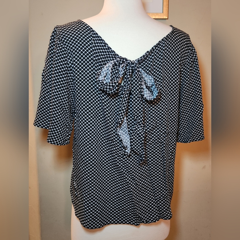 14th & Union Tulip Sleeve‎ Black & White Trellis Grid Pattern Blouse Size Medium